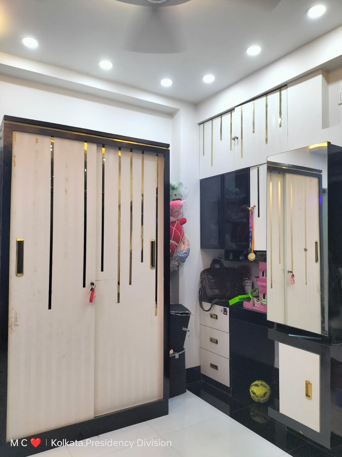 Wardrobes & Storage